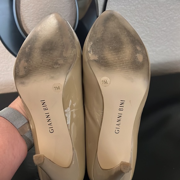 Nude patent 4” heel. Worn 3 times. In great condition. Size 7 - Picture 7 of 7